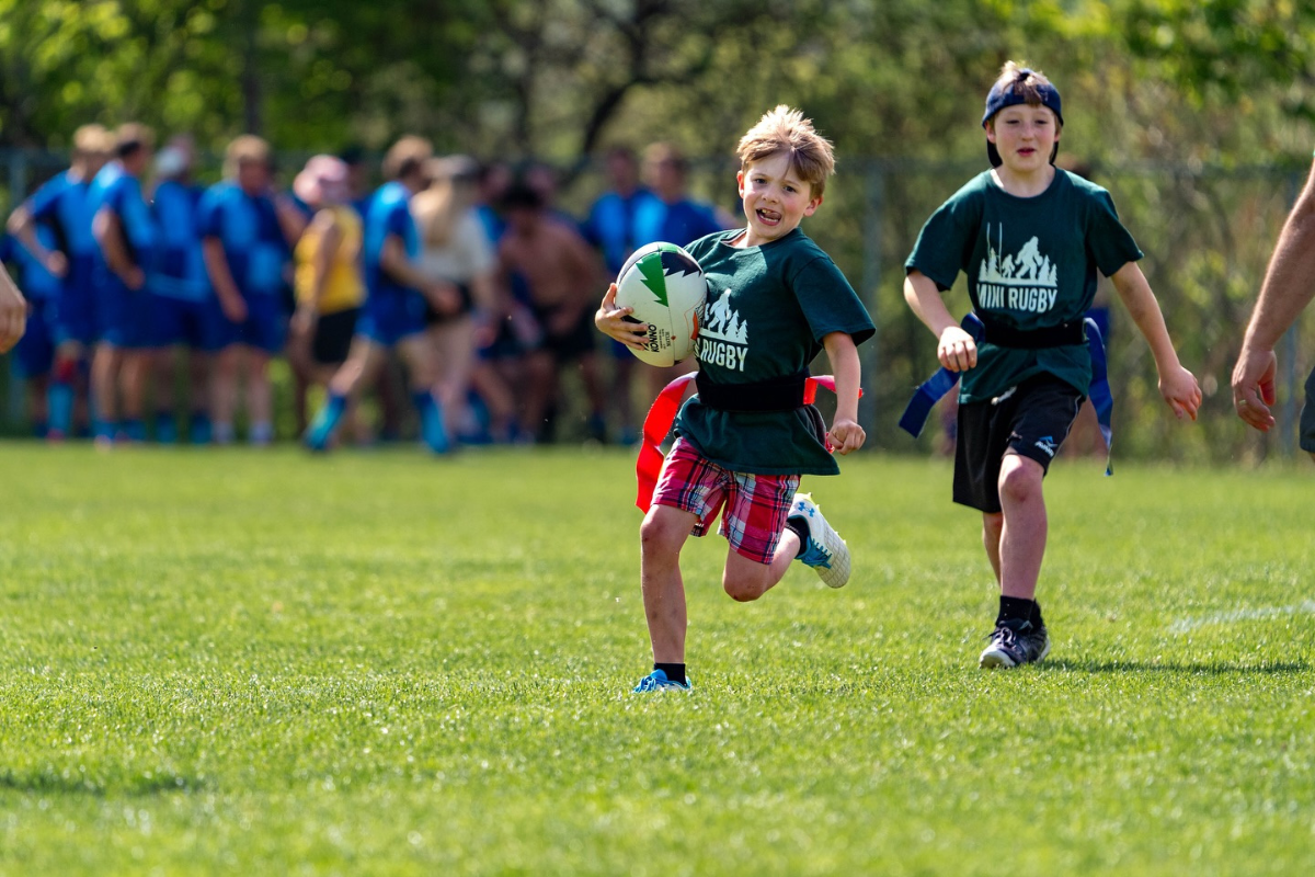 A Yeti Rugby Mini Rugby athlete runs with the ball